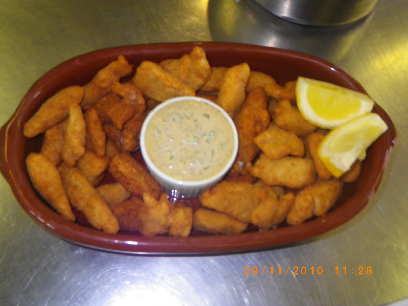 Chef em treinamento Isca de Tilápia frita com Molho Rémoulade