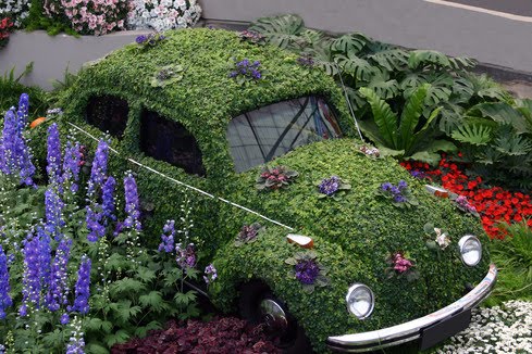 LuckyOliver-1159236-blog-garden_car.jpg