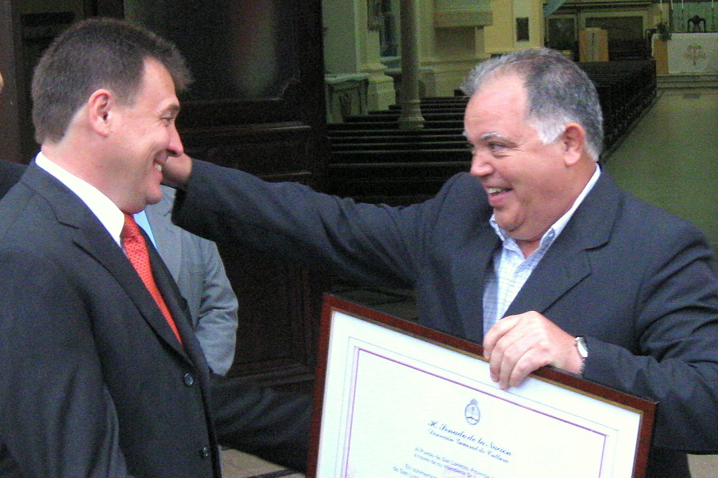 [entrega+diploma+de+honor.JPG]