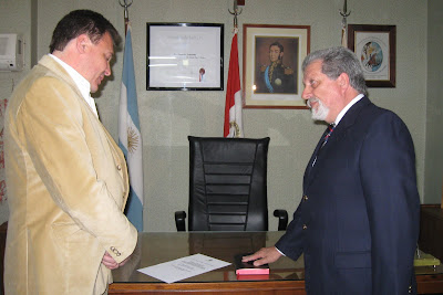 Raimundo toma juramento a Juan Carlos Altare