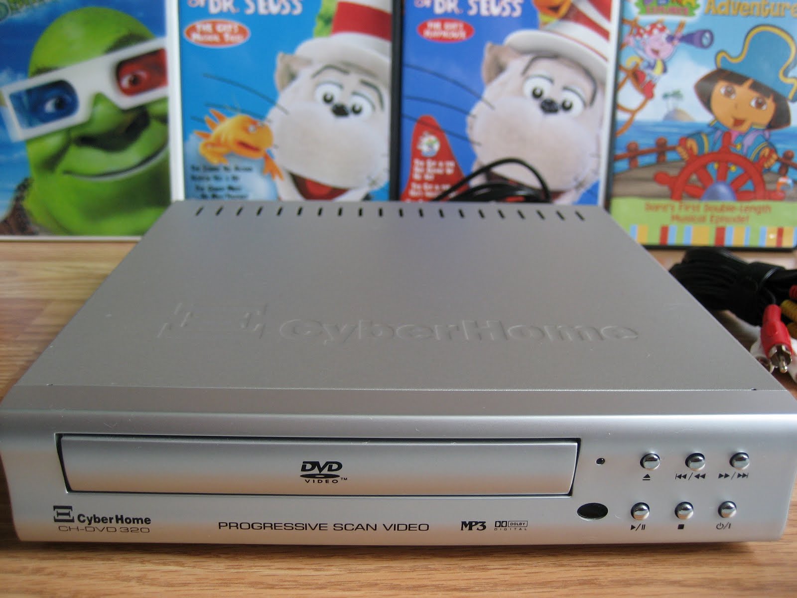 noboxtospeakof ( no box to speak of ) Cyber Home CHDVD 320 Player & 4