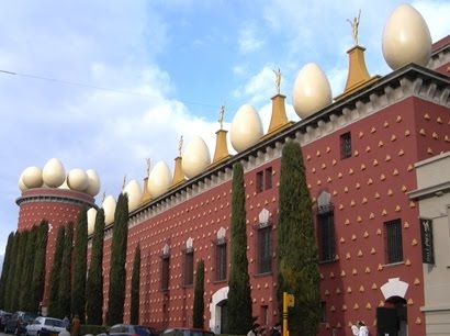 [Dali_museum.jpg]