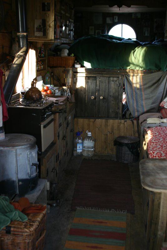 [new+cupboard+1.jpg]