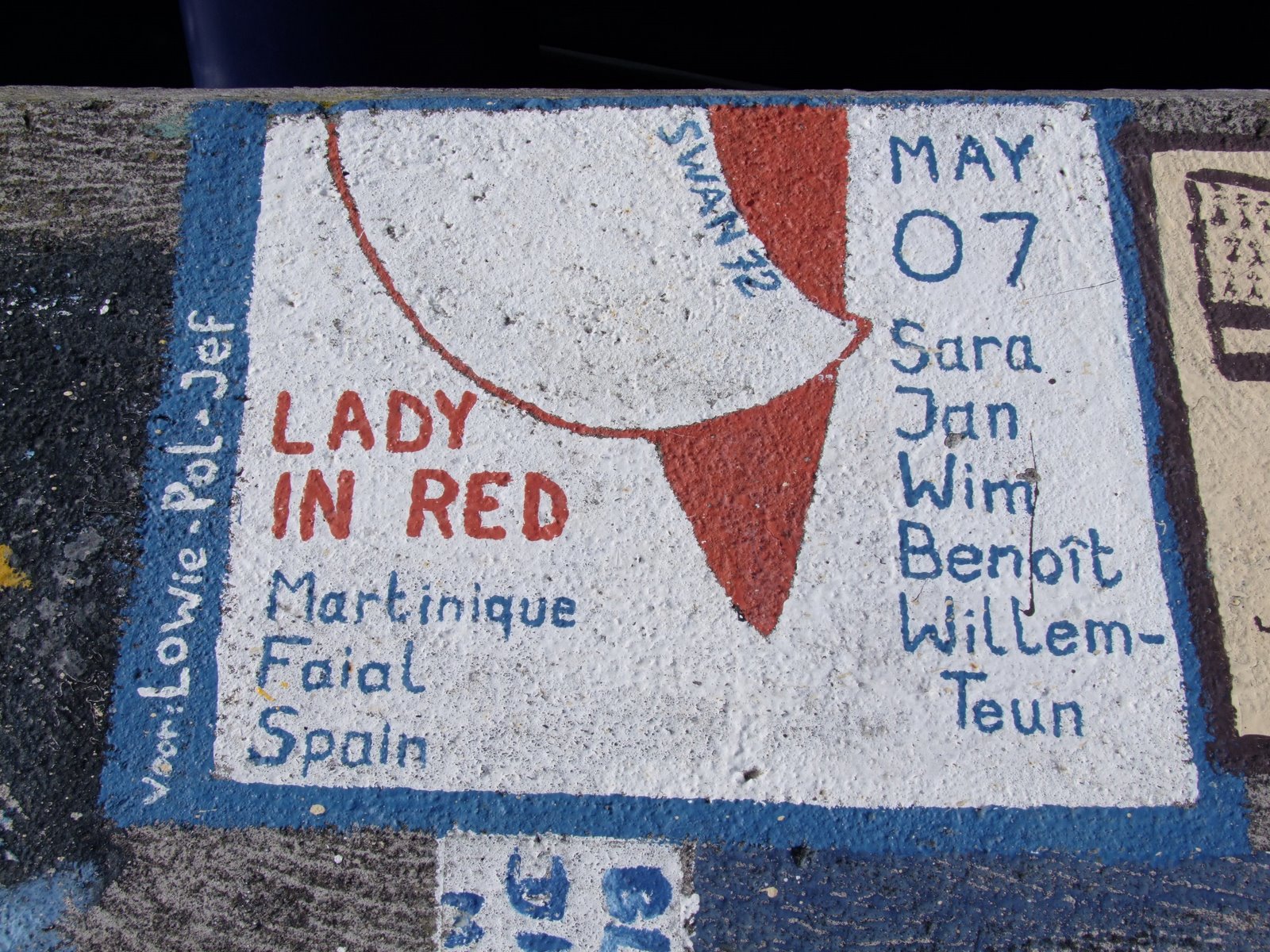 [Lady+in+red07.JPG]