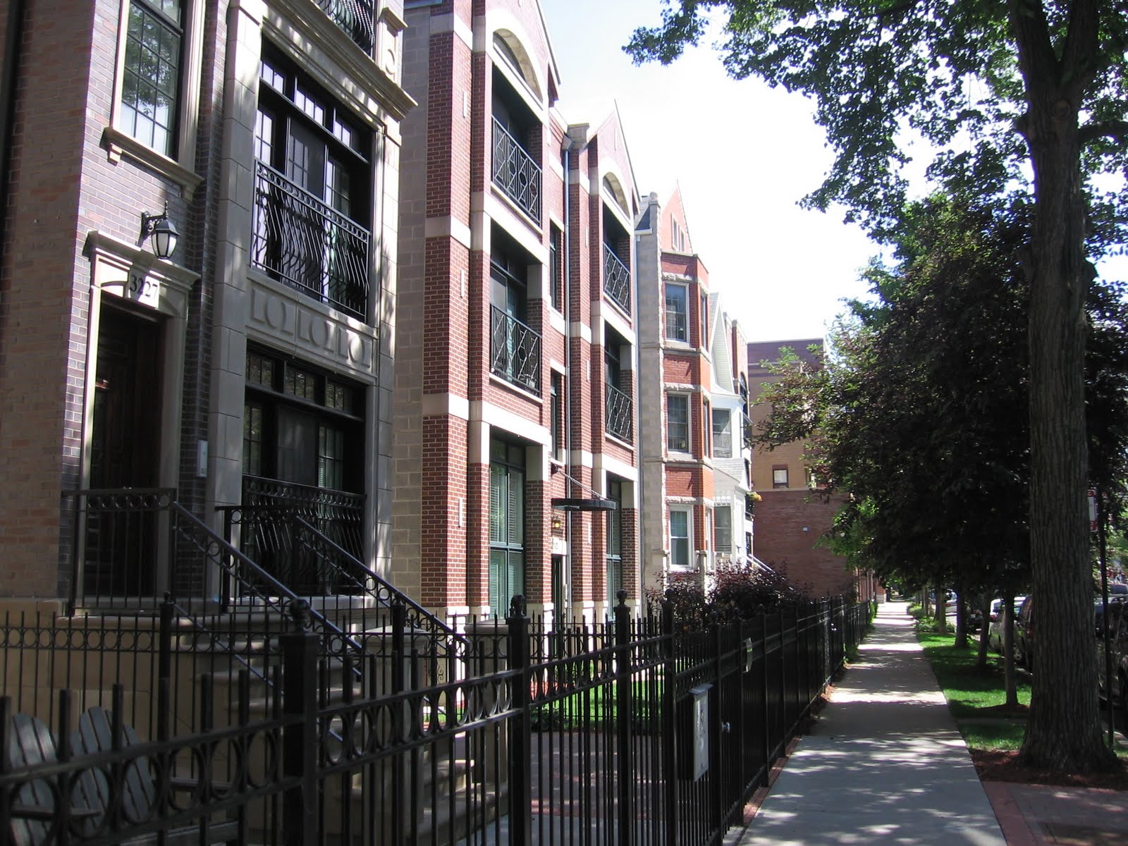 The Chicago Real Estate Local Lakeview condo for sale 3231 N Clifton 3N, model quality with