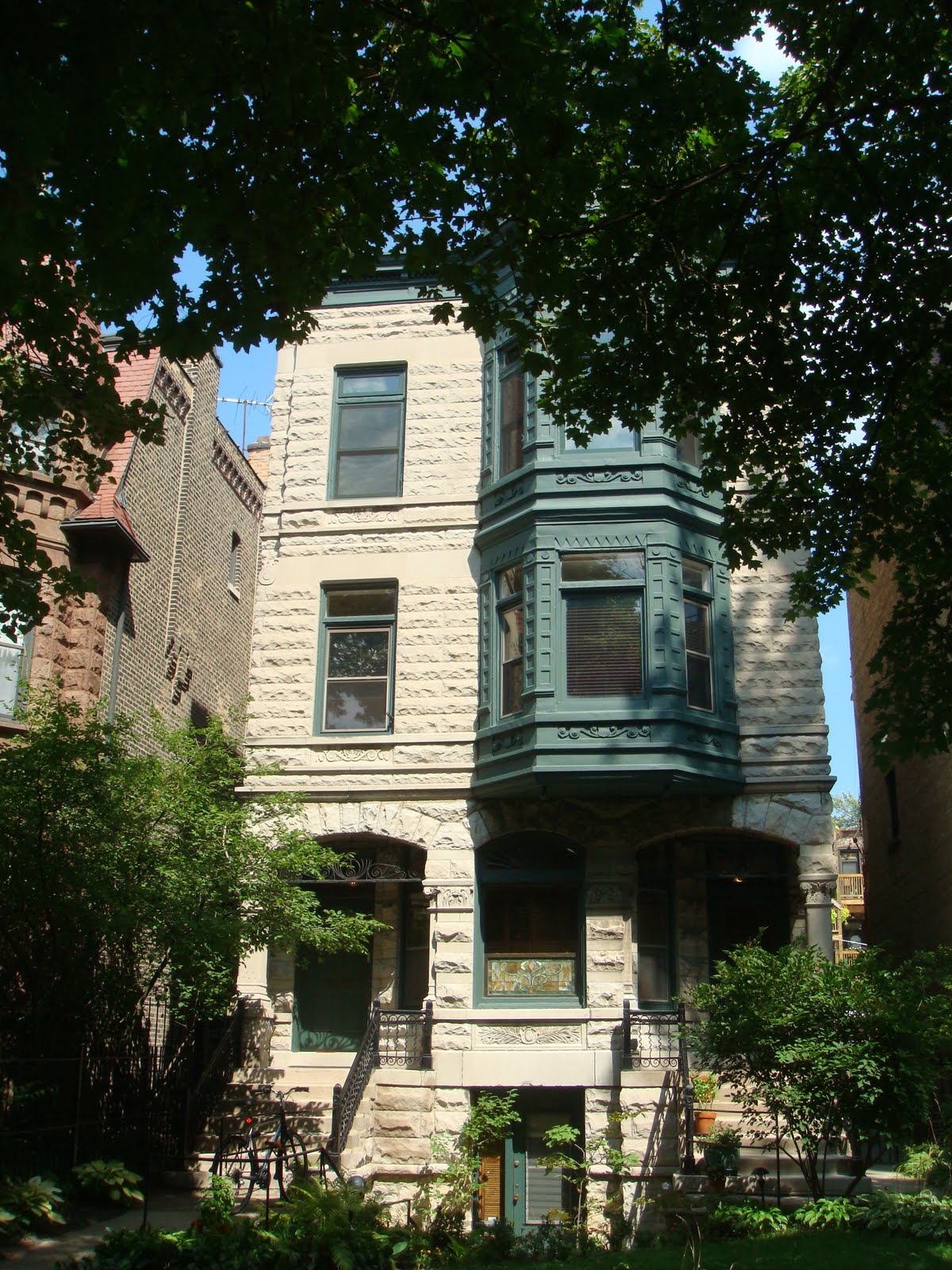 The Chicago Real Estate Local Lincoln Park multiunit building sales up 316 in 2010