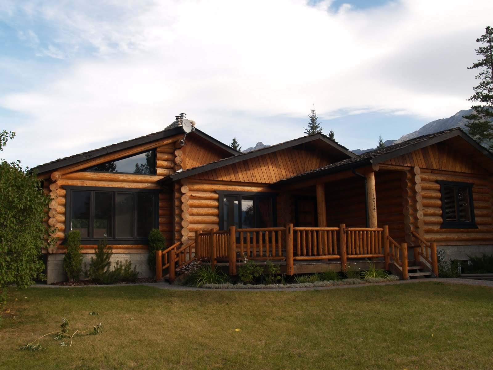 A cabin in the Rockies A Log Cabin in the Canadian Rockies