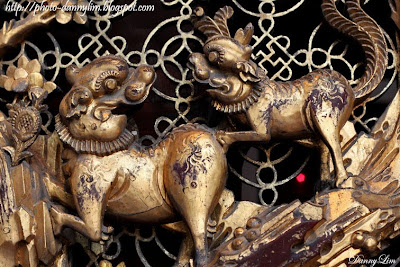 Chinese-wood-carving