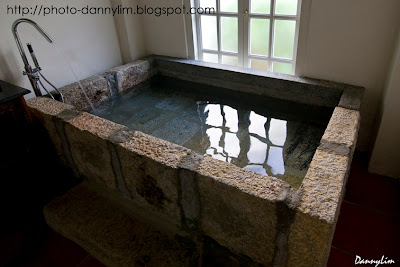 Stone-Bath-Tub-1