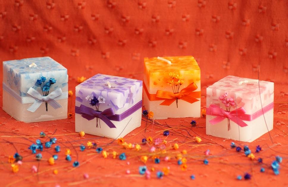 Artesanias Arwen: Velas cuadradas con aplique