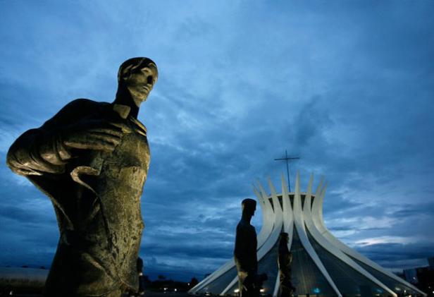 [Oscar-Niemeyer-cath_129585s.jpg]