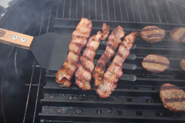 [grilling+bacon+with+grillgrates.jpg]