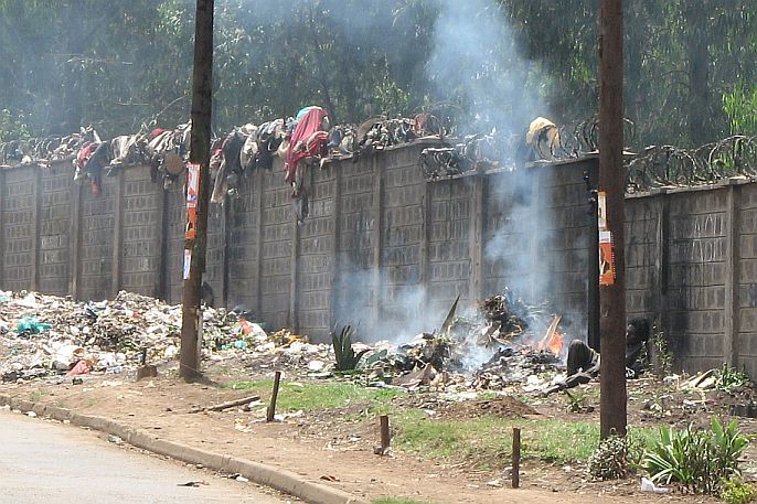 [Kibera+rubbish+fire-709686.jpg]