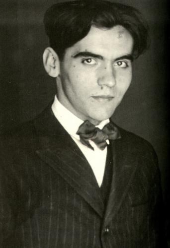 En ese momento Federico García Lorca es conocido por todo el mundo. Escribió en este período Bodas de sangre, Yerma y Doña Rosita la soltera.