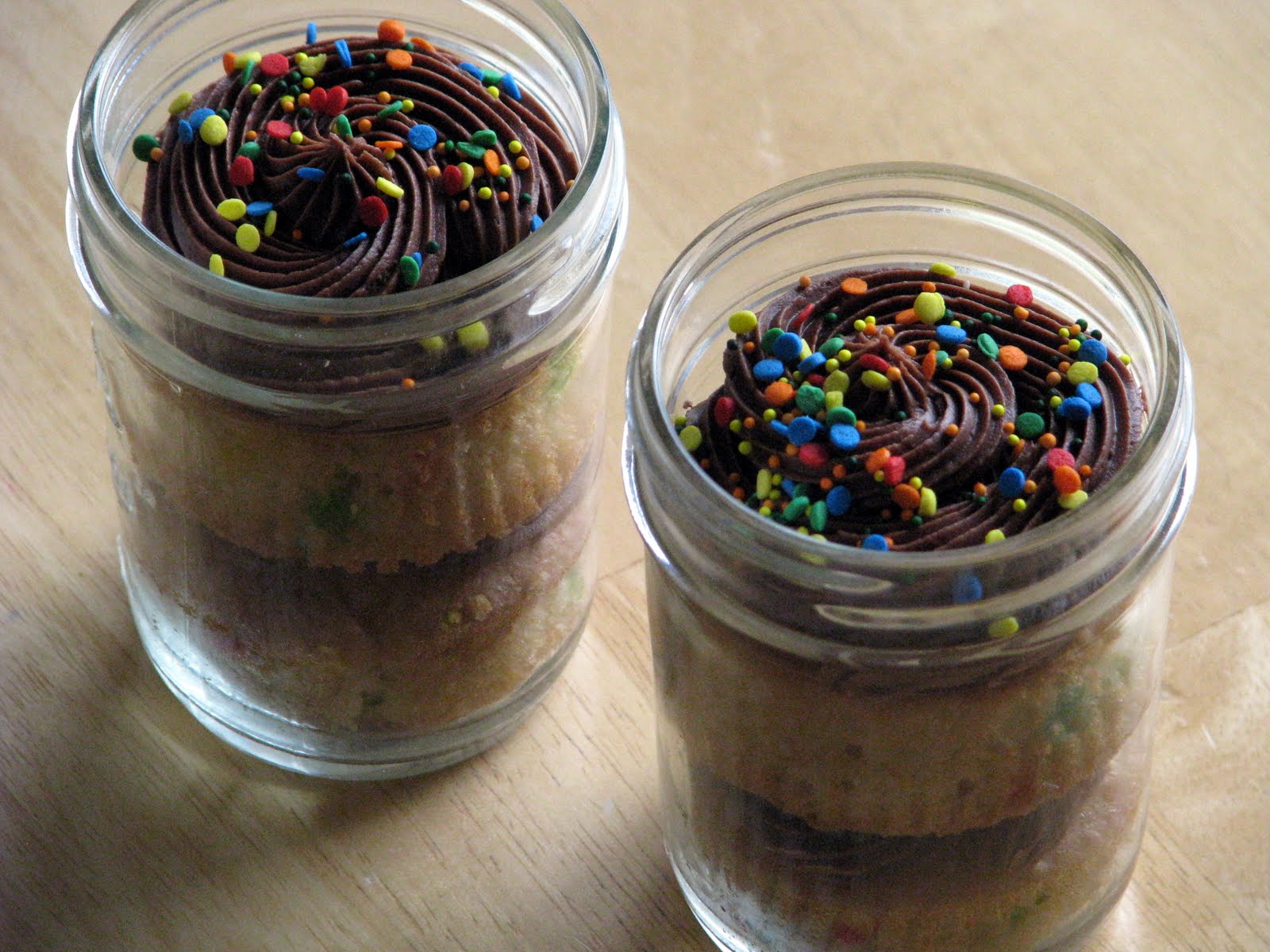 Cupcakes in a Jar | Gluesticks