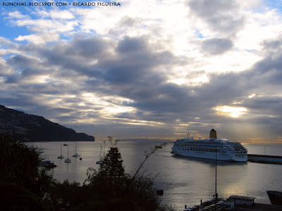 AURORA NO PORTO DO FUNCHAL