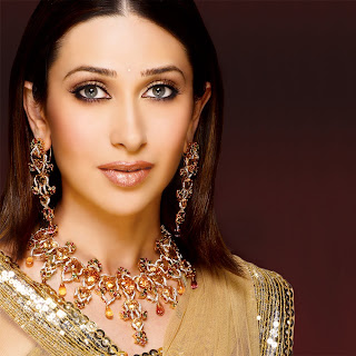 Karishma kapoor famous actress and model in Bollywood