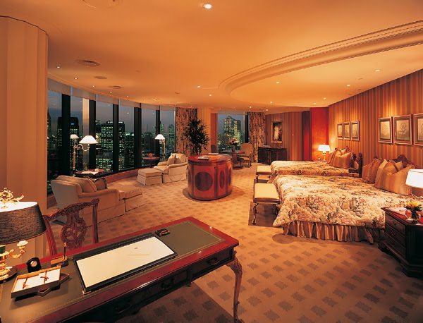 [expensive-bedroom-3.jpg]