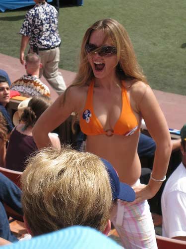 [cleavage+at+Pro+Bowl.bmp]