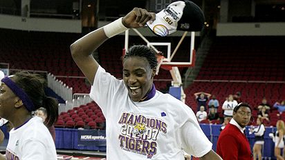 [LSU+lots+of+fans.jpg]