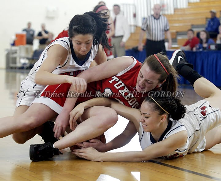 [ecgclasscgirlbball01a.jpg]