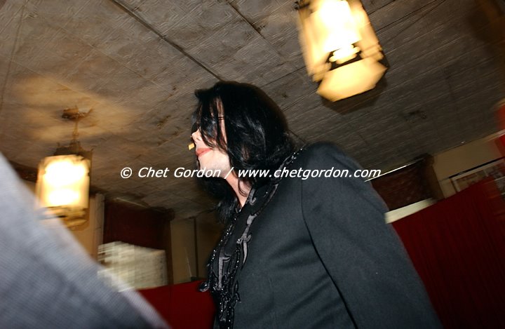 [cgmichaeljackson070602-10aa.jpg]