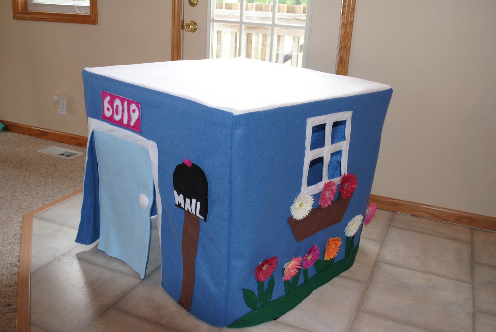 Life of a Modern Mom Felt Card Table House!