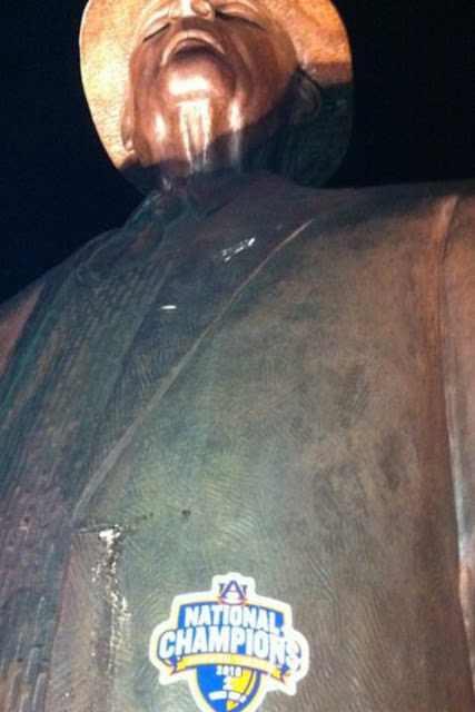 Oops! I Did It Again. Auburn fans vandalize Bear Bryant's statue again. Oops! I Did It Again. Auburn fans vandalize Bear Bryant's statue again.