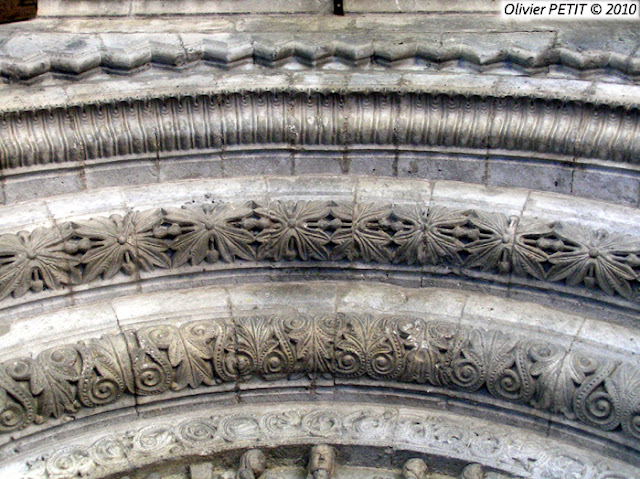 POMPIERRE (88) - Le portail roman de l'église paroissiale Saint-Martin