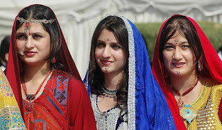 Pakistani girls in traditional dress at Fastival