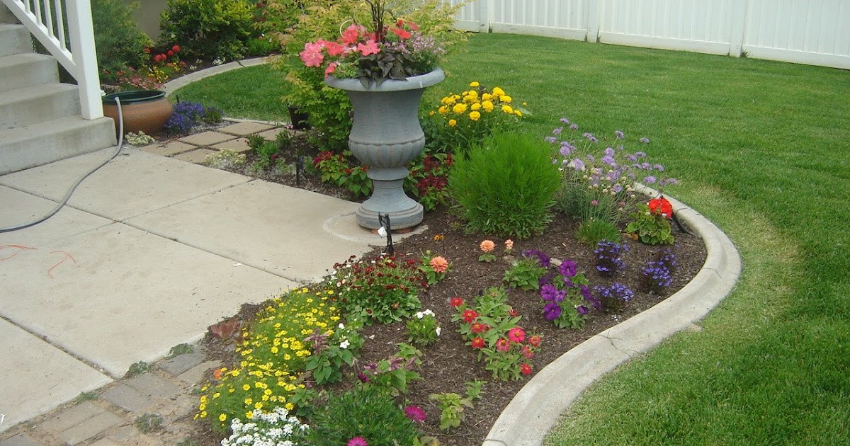 The Garden Geek: Front Flower Beds Planted and Ready