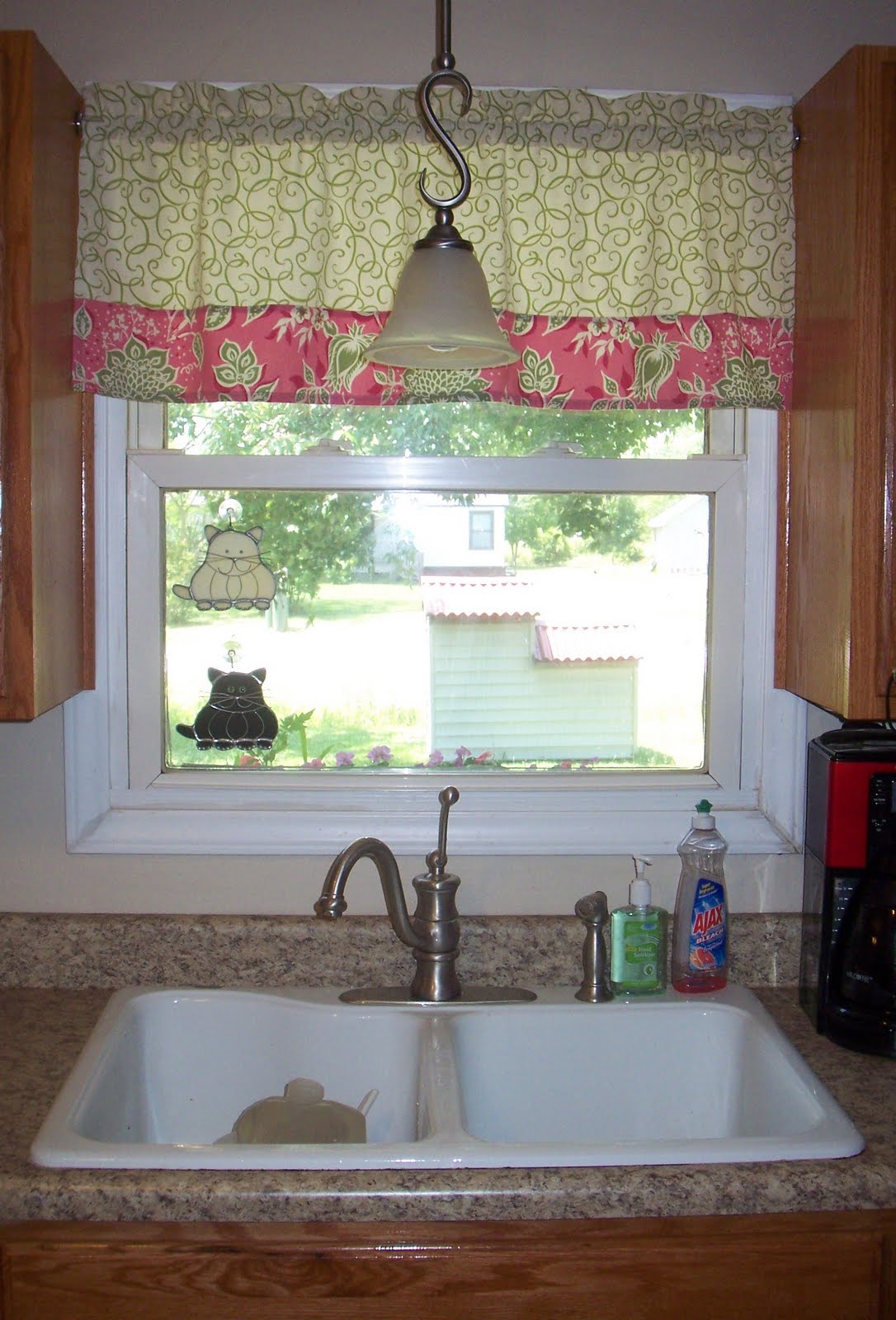 FancyGantz: The "Shabby Chic Cottage" Kitchen Curtain