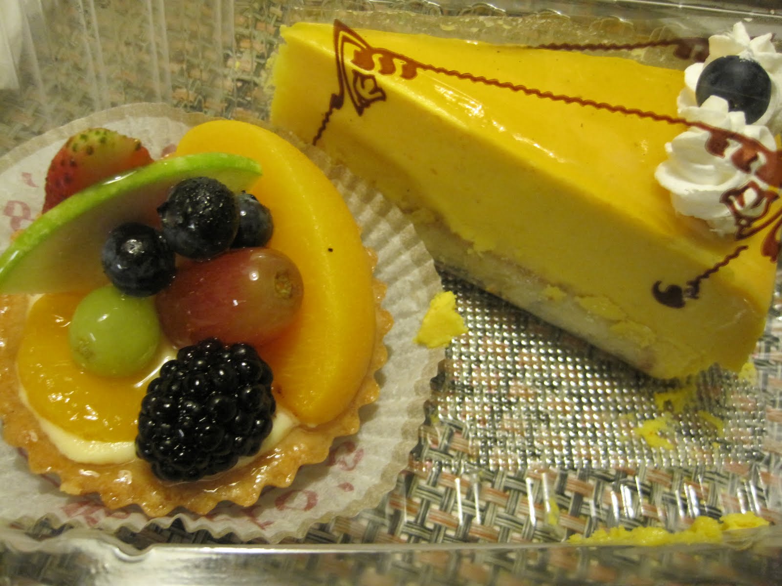 why hello loves porto's bakery and cafe