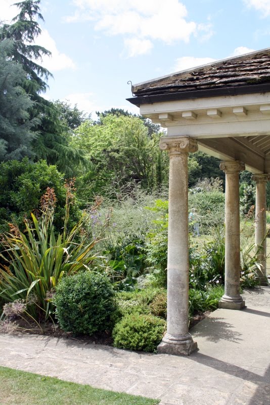 Madelief: In an English country garden