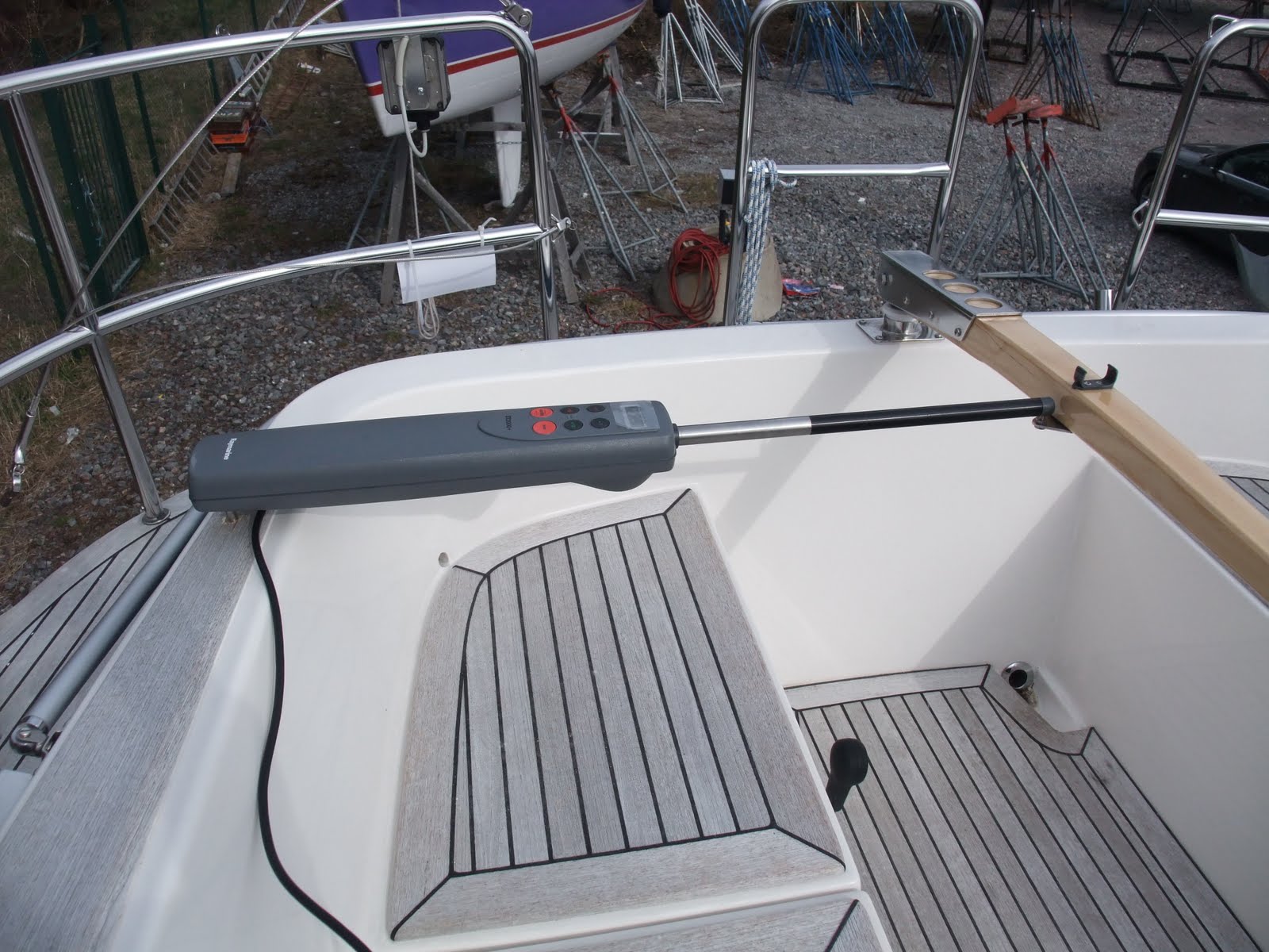 Blogg Polyxo Montering och installation av Raymarine autopilot ST2000