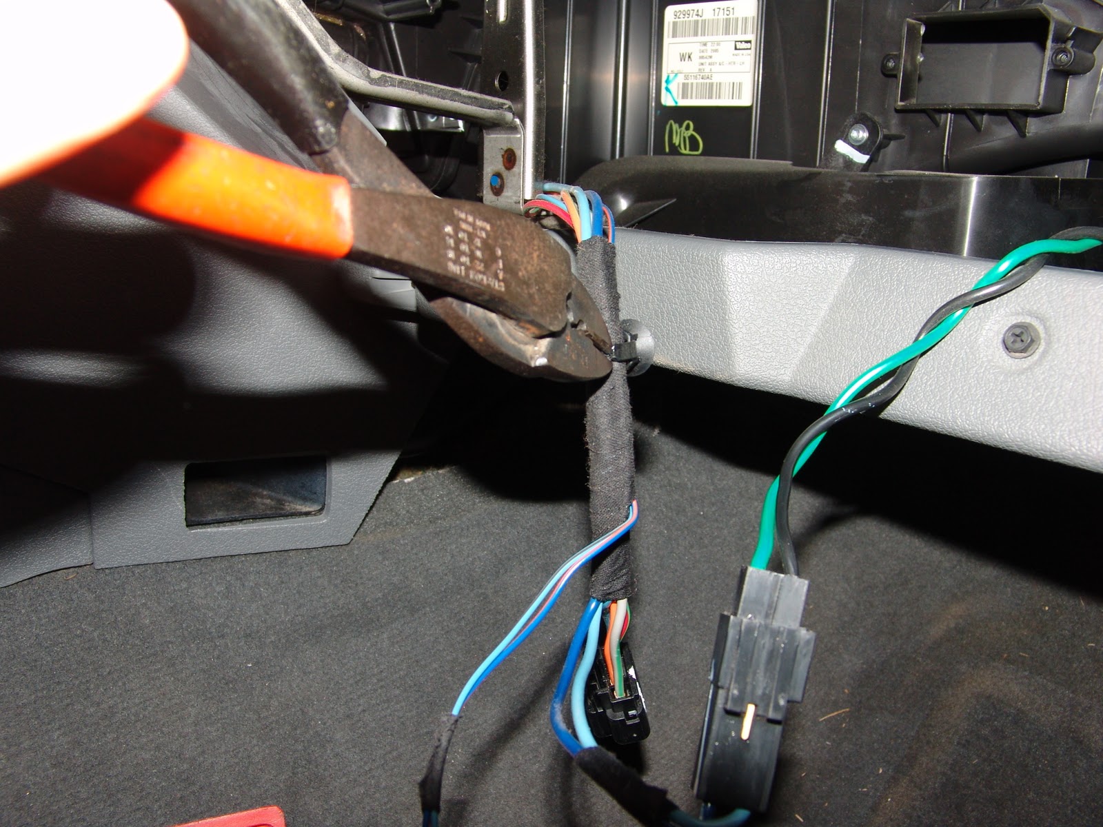 2006 Jeep Grand Cherokee, Blower Only Works On High jeep wire harness retainer tie 