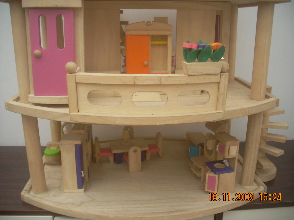 Toys4toddlers Wooden toy house