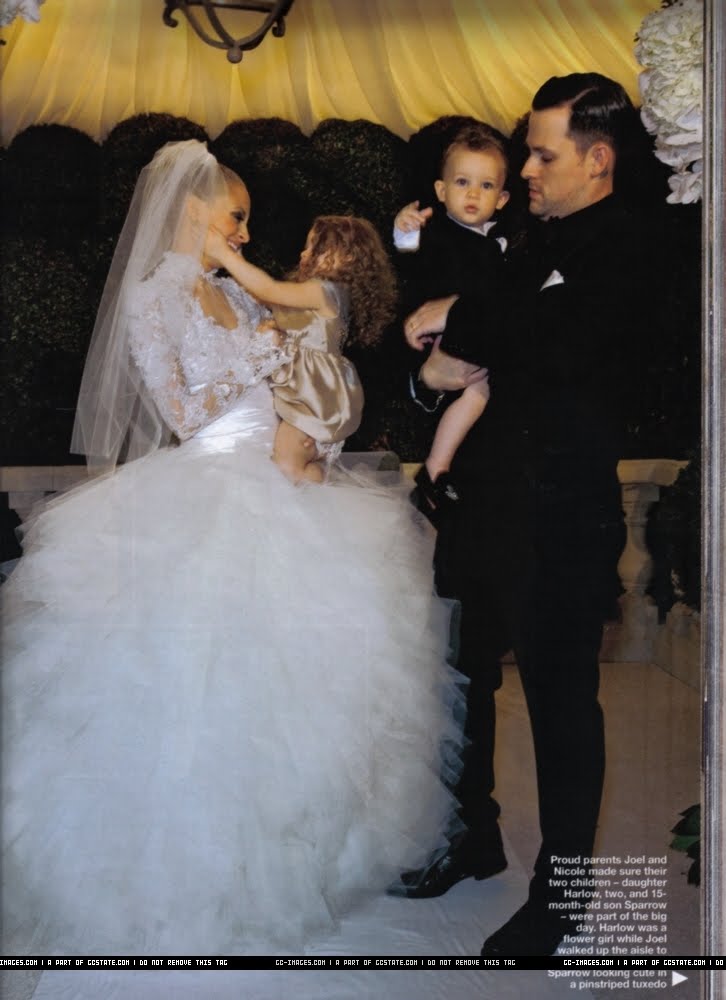 NICOLE RICHIE NEWS Nicole Richie's wedding snaps in HELLO