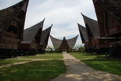 Indonesian Economy and Energy: Welcome To Lake Toba