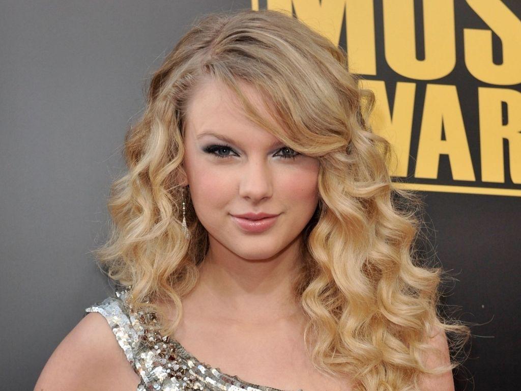 http://3.bp.blogspot.com/_yhg1A79aOIg/TSUjpSPGfkI/AAAAAAAACBg/pFgrPco4jn0/s1600/Taylor%2BSwift.jpg