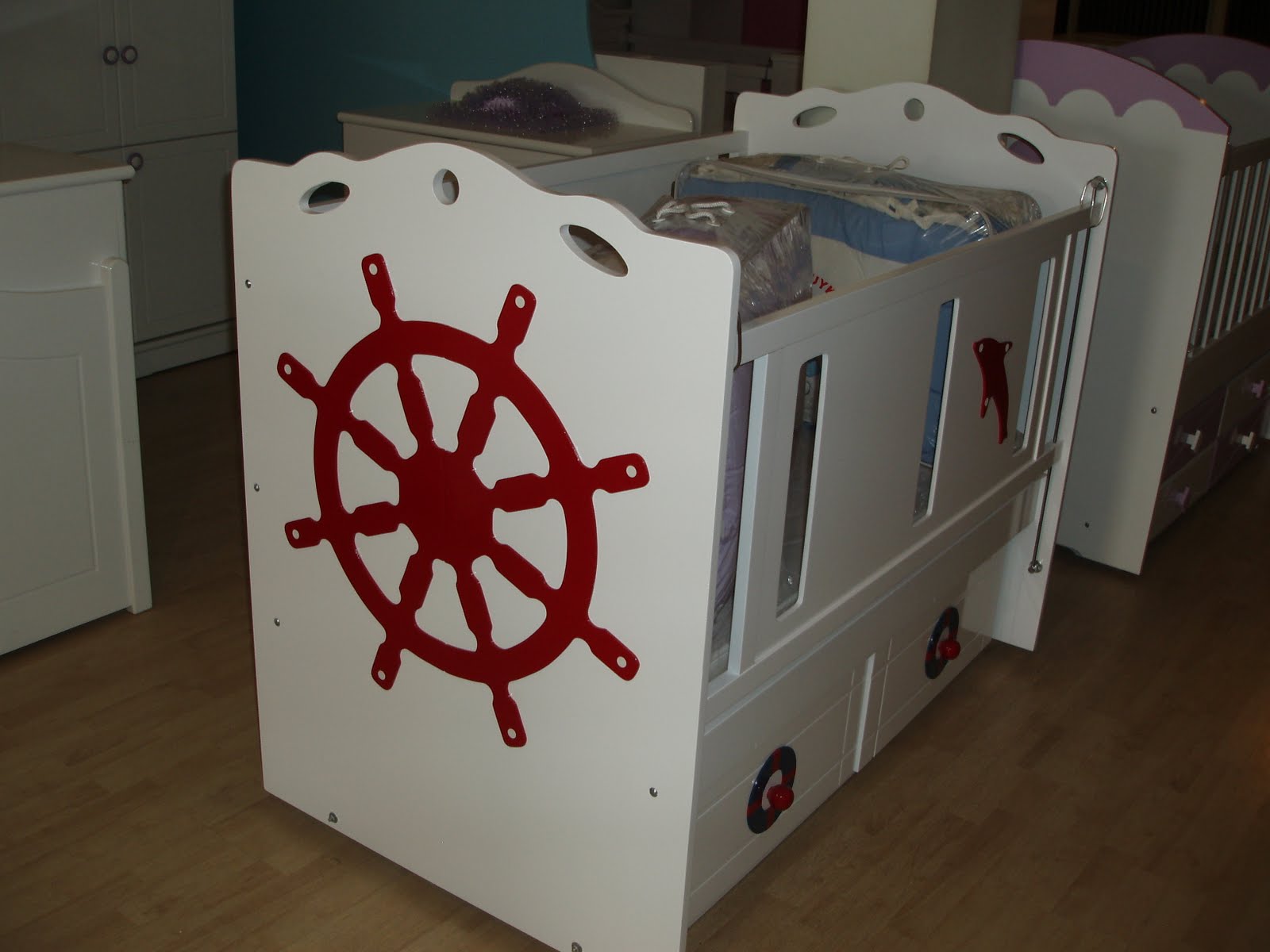 GÖKKAYA BEBEK VE GENÇ MOBİLYA sallanır beşikler