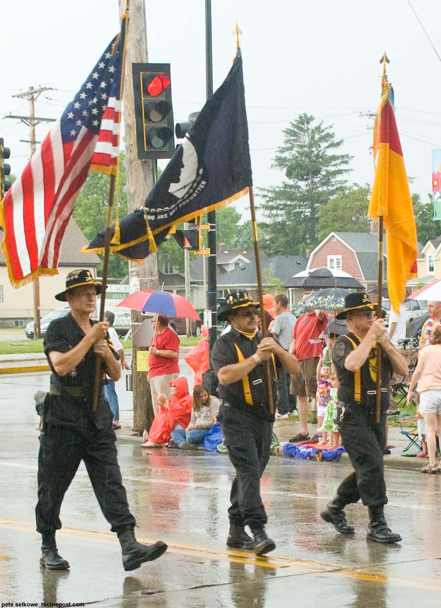 Racine Post Racine celebrates Memorial Day with a rainy parade
