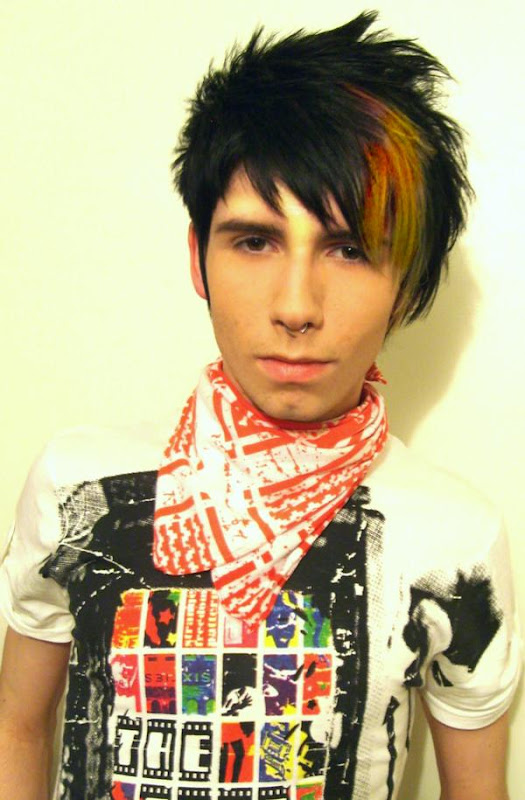 Fashion emo hairstyle for guys 