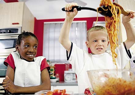 [kids+cooking.bmp]