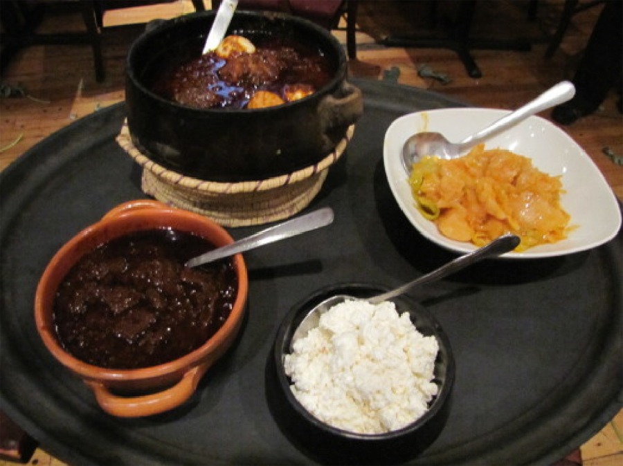 Mesob Ethiopian Eats How To Eat Ethiopian Style