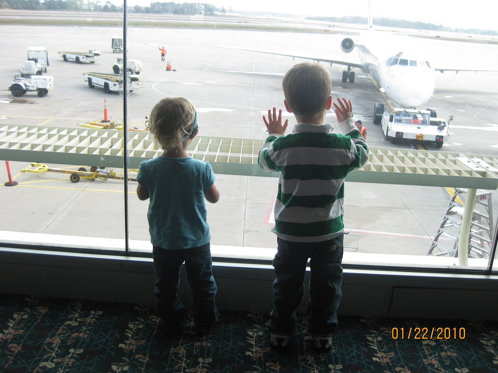 [Airplane+Baggage.jpg]
