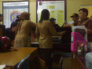 MKantor Kebobolan Maling di 'Kamis Batik Ceria' Kantor Kebobolan Maling di 'Kamis Batik Ceria'
