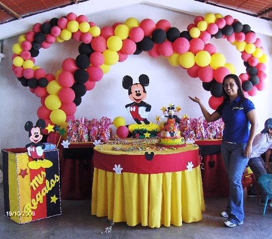 con mickey en la decoracion general