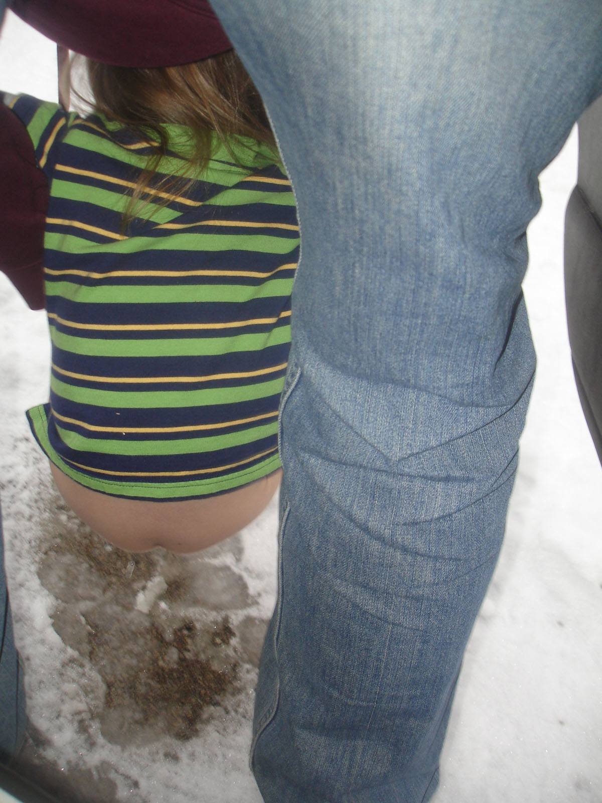 [tessa+peeing+in+the+snow.jpg]
