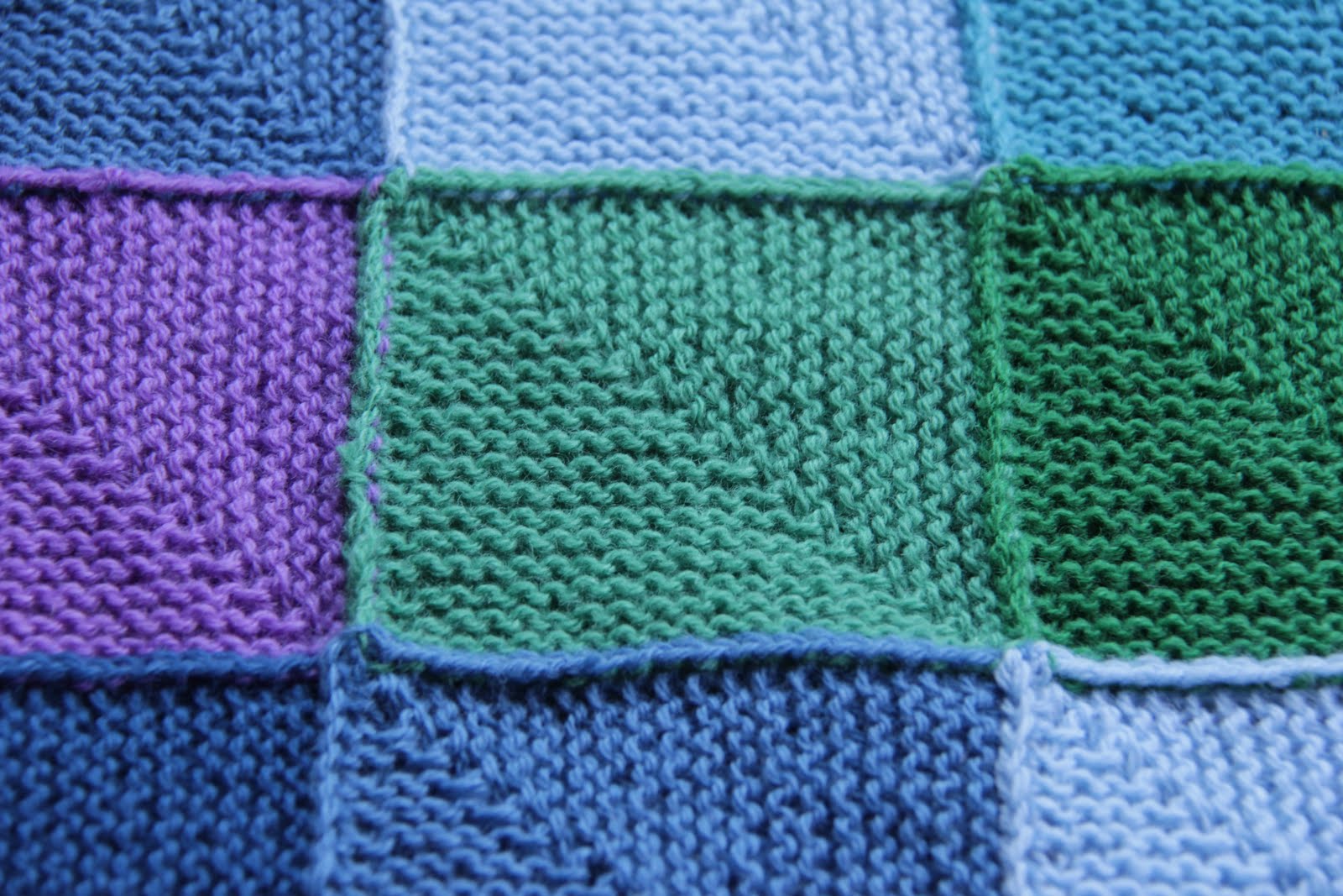 Et Bilde Av Garn Og Strikkepinner